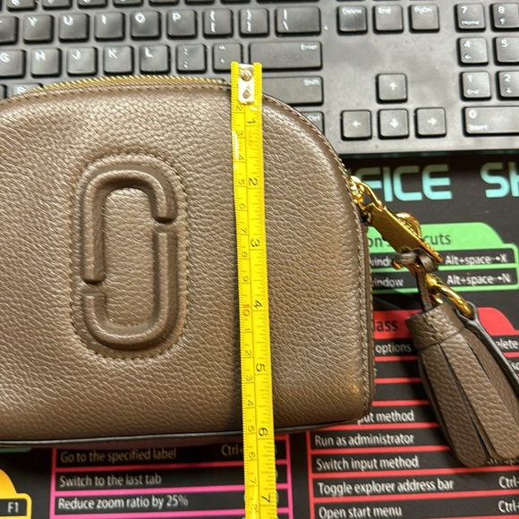 Marc Jacobs The Shutter Crossbody - Picture 5 of 9